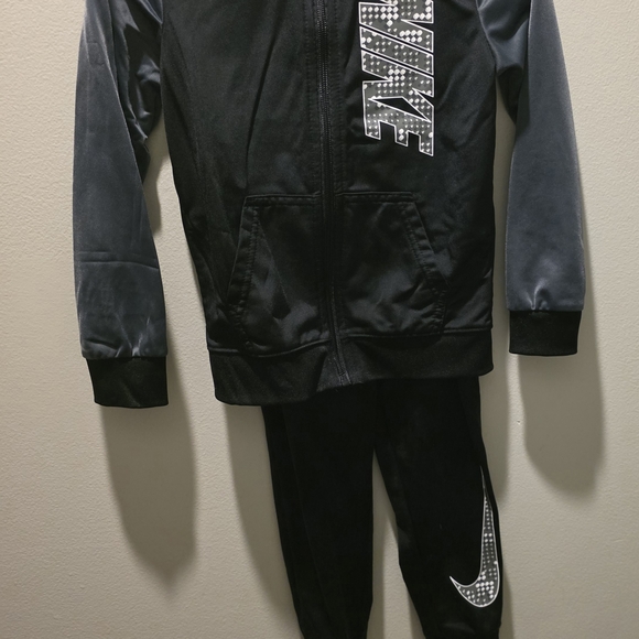 Nike Black Tracksuit with Logo - Picture 1 of 3